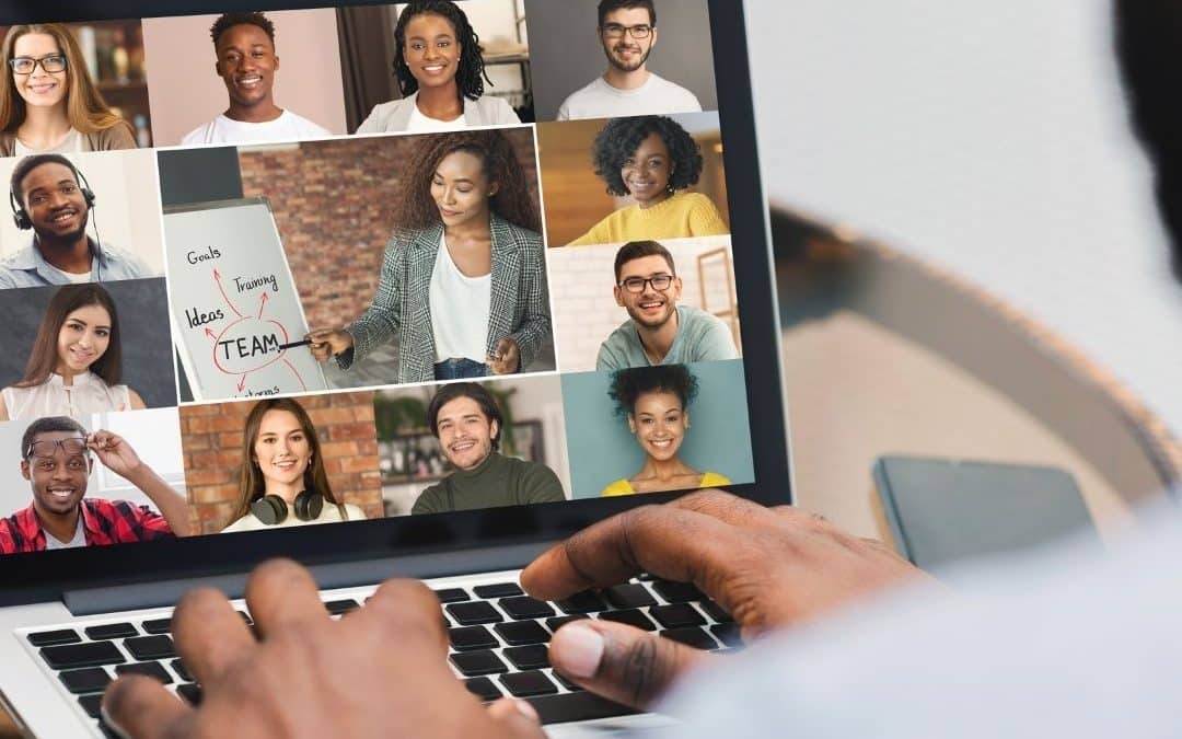 Group coaching session happening on a computer. Many people choose group coaching over 1 on 1 coaching